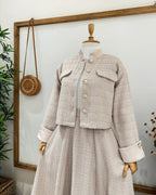 طقم أنيق فاخر – جاكيت قصير مع تنورة واسعة