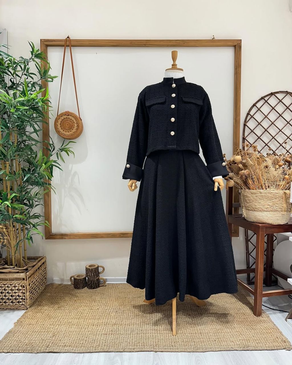 طقم أنيق فاخر – جاكيت قصير مع تنورة واسعة