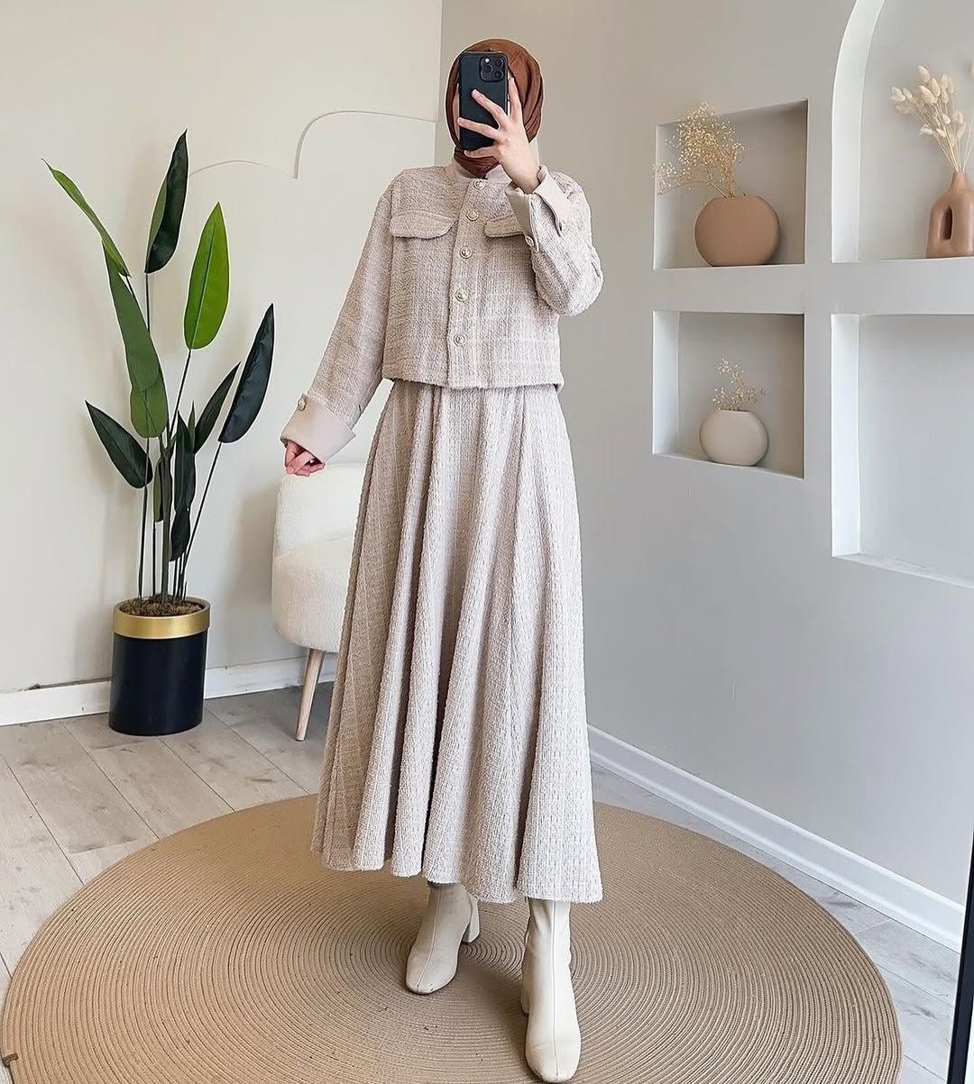 طقم أنيق فاخر – جاكيت قصير مع تنورة واسعة