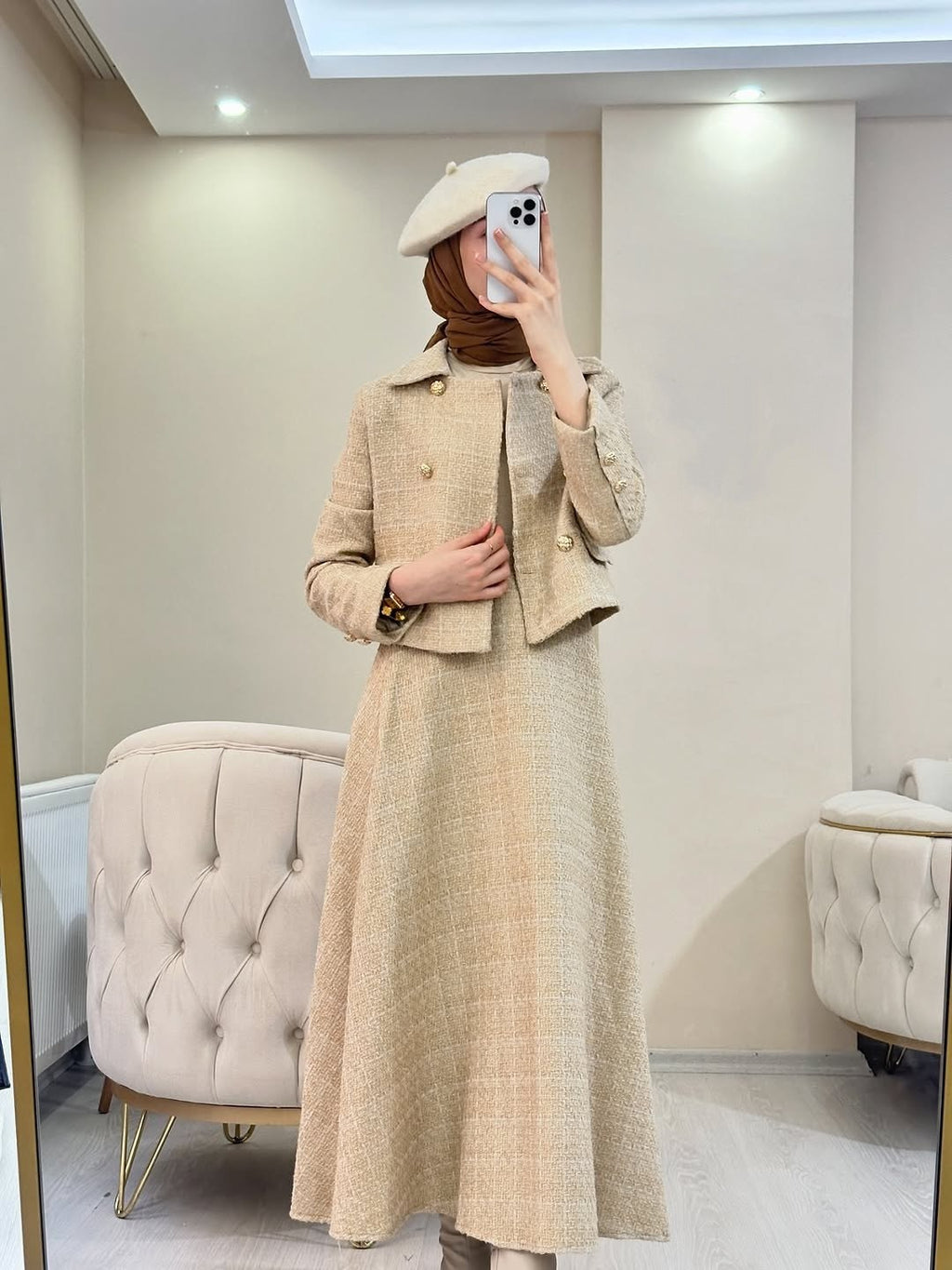 جاكيت أنيق مع تنورة – طقم راقي ومميز