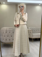 جاكيت أنيق مع تنورة – طقم راقي ومميز