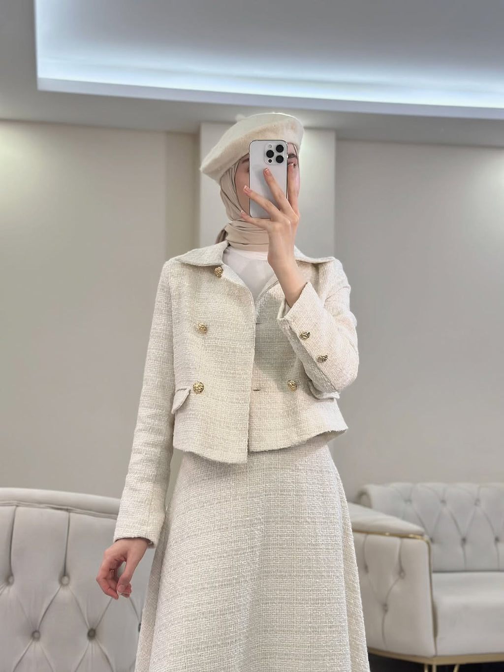 جاكيت أنيق مع تنورة – طقم راقي ومميز