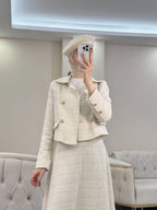 جاكيت أنيق مع تنورة – طقم راقي ومميز