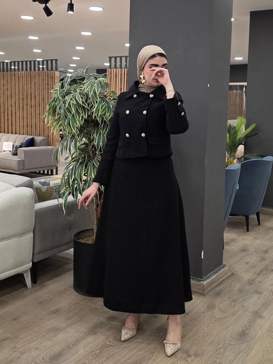 جاكيت أنيق مع تنورة – طقم راقي ومميز