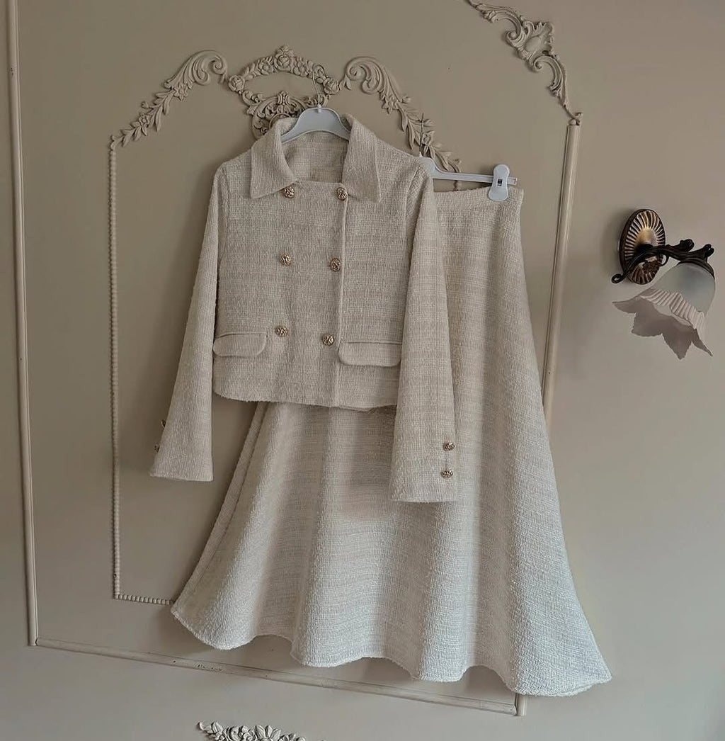 جاكيت أنيق مع تنورة – طقم راقي ومميز