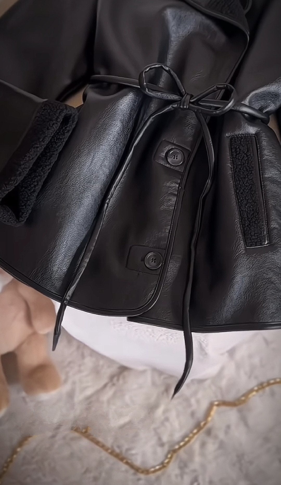 جاكيت جلد فاخر مبطّن – تصميم عصري أنيق