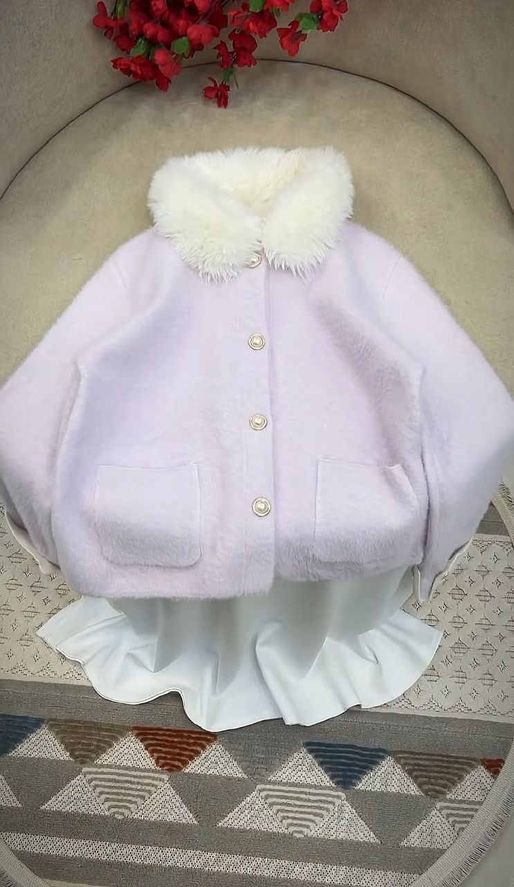 جاكيت شتوي مع تنورة رقيق بفروا ناعم – أناقة ✨ ودفء ❄️