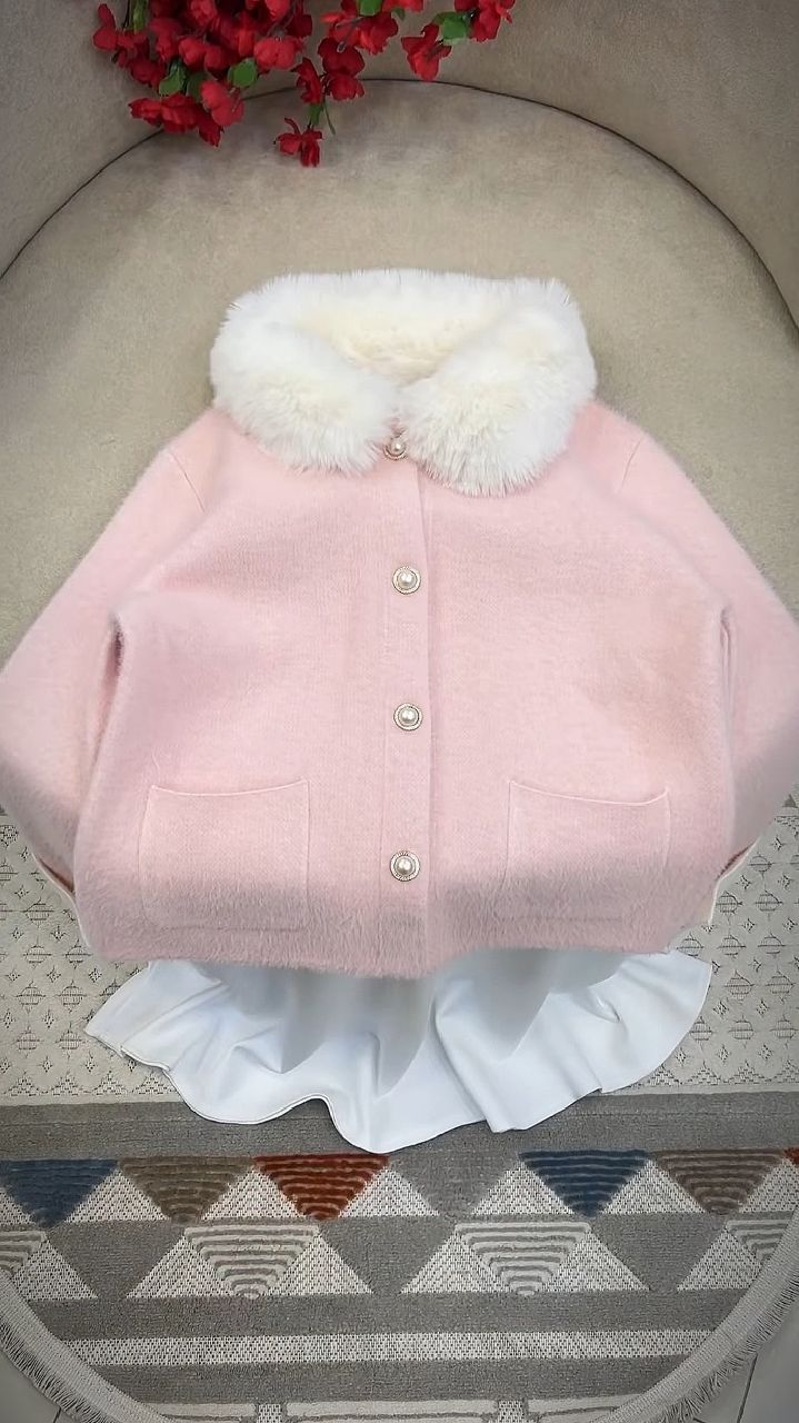 جاكيت شتوي مع تنورة رقيق بفروا ناعم – أناقة ✨ ودفء ❄️