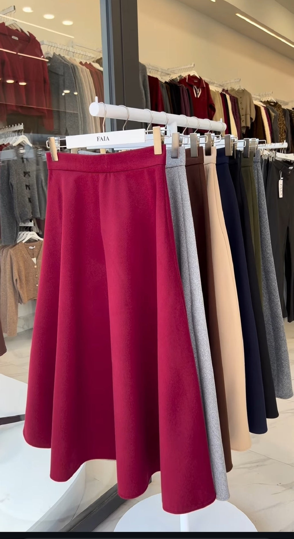 تنورة كشمير ناعمة – دفء ✨ وأناقة