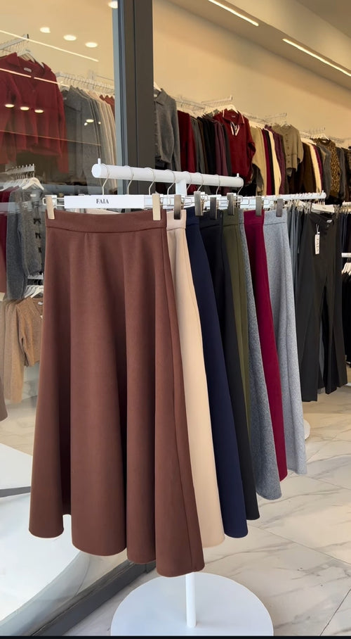 تنورة كشمير ناعمة – دفء ✨ وأناقة