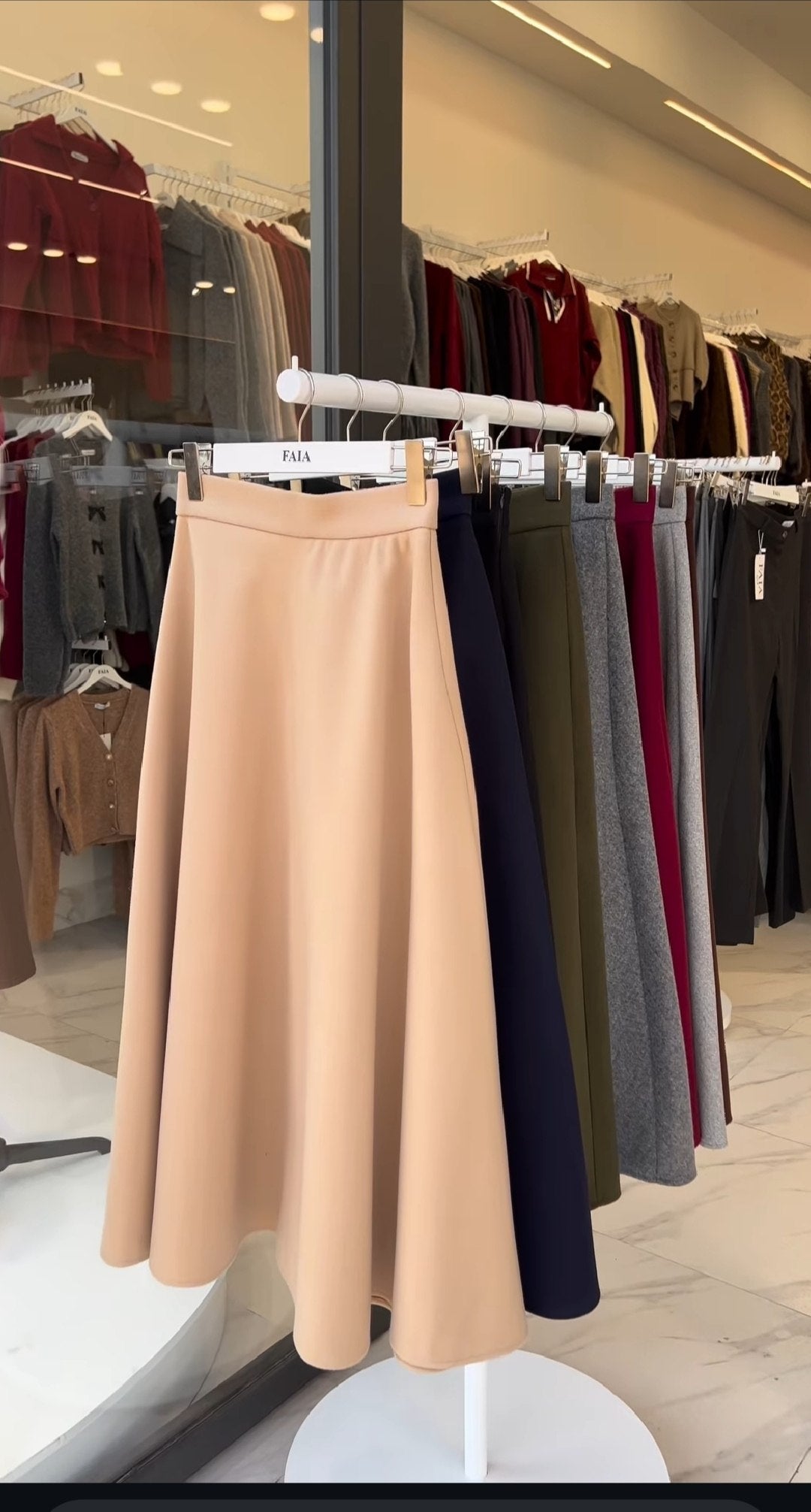 تنورة كشمير ناعمة – دفء ✨ وأناقة