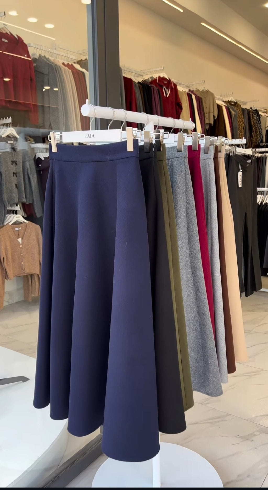 تنورة كشمير ناعمة – دفء ✨ وأناقة