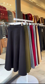 تنورة كشمير ناعمة – دفء ✨ وأناقة