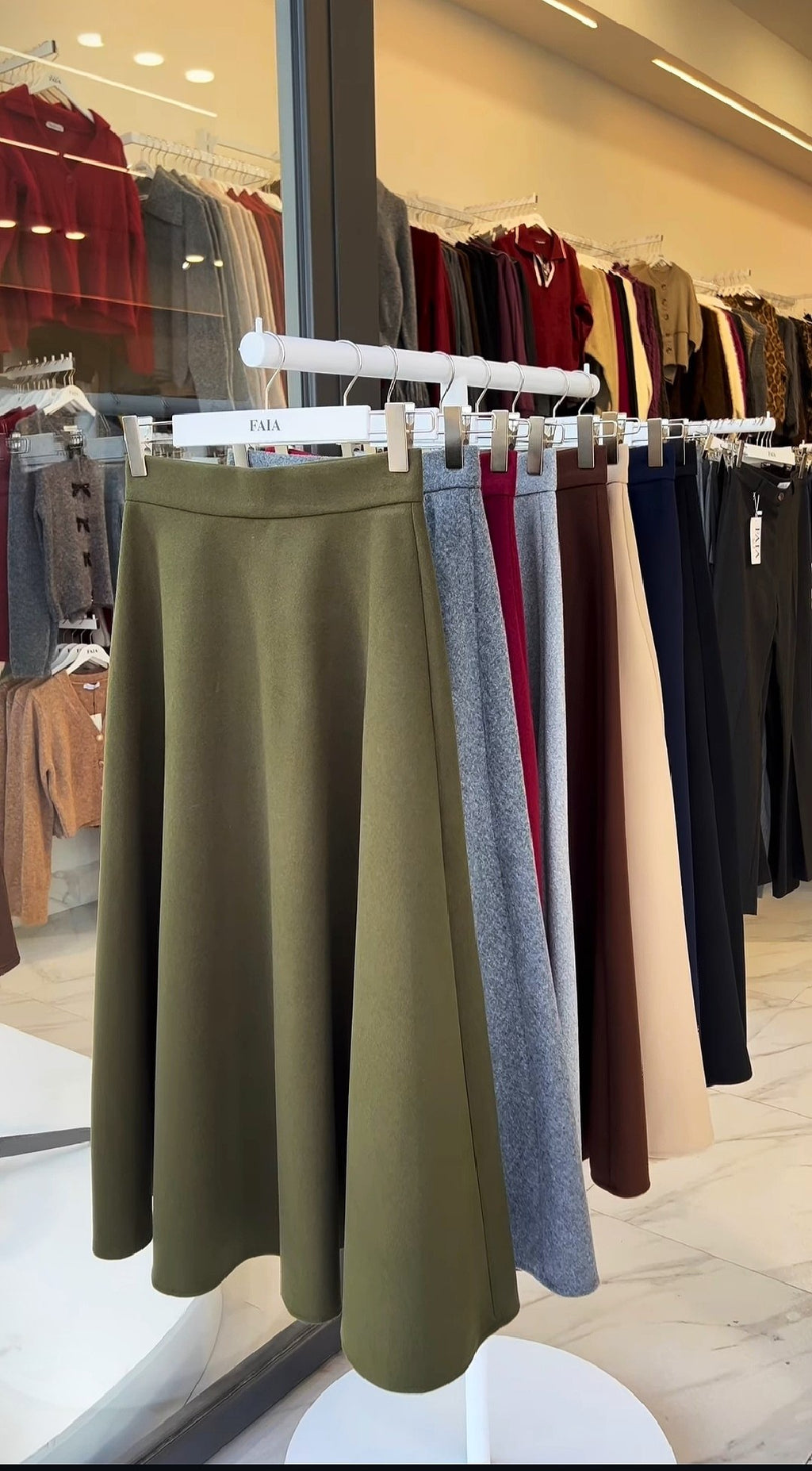 تنورة كشمير ناعمة – دفء ✨ وأناقة