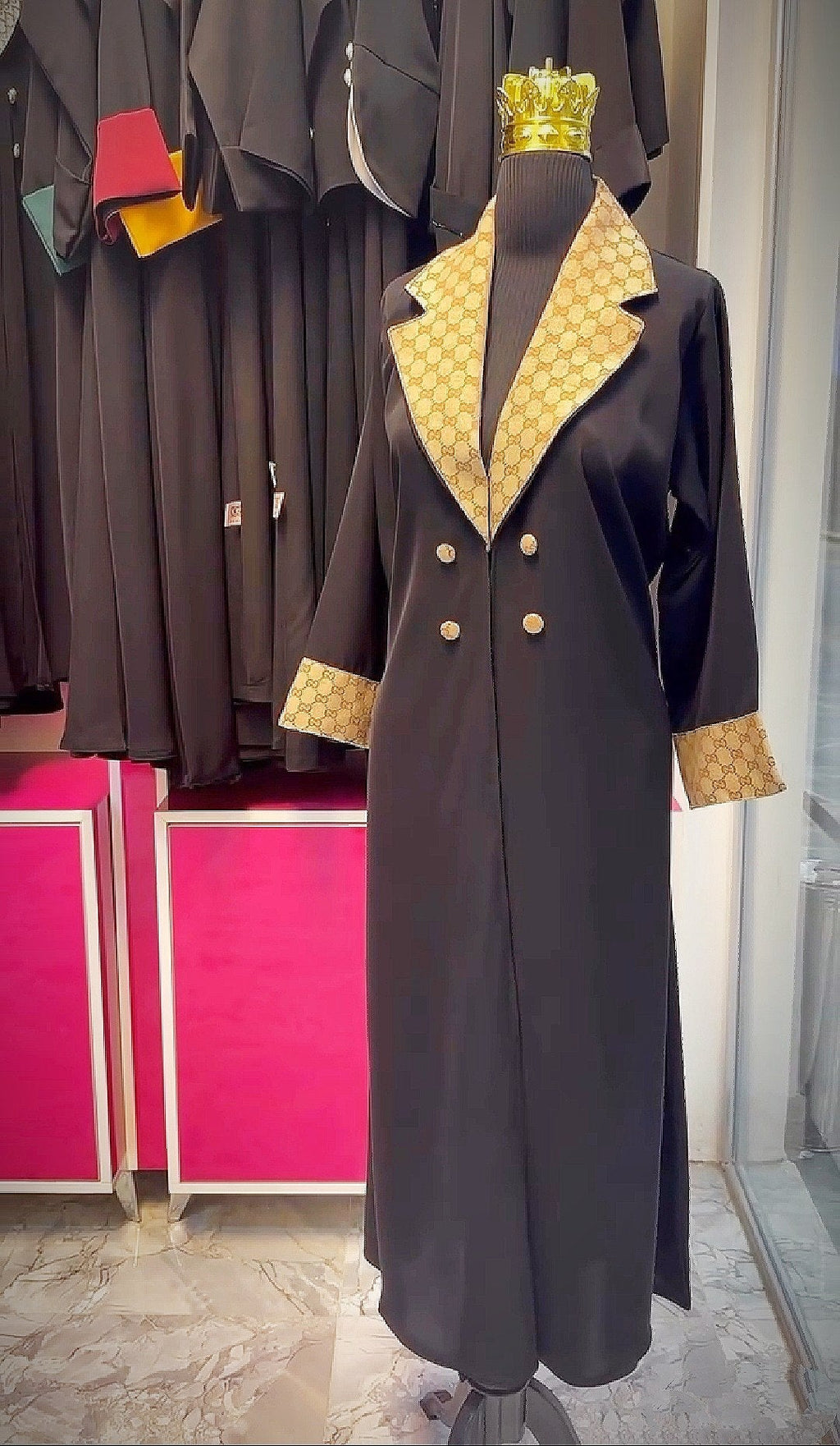 عباية سوداء فاخرة – تصميم مستوحى من Gucci yours clothign brand