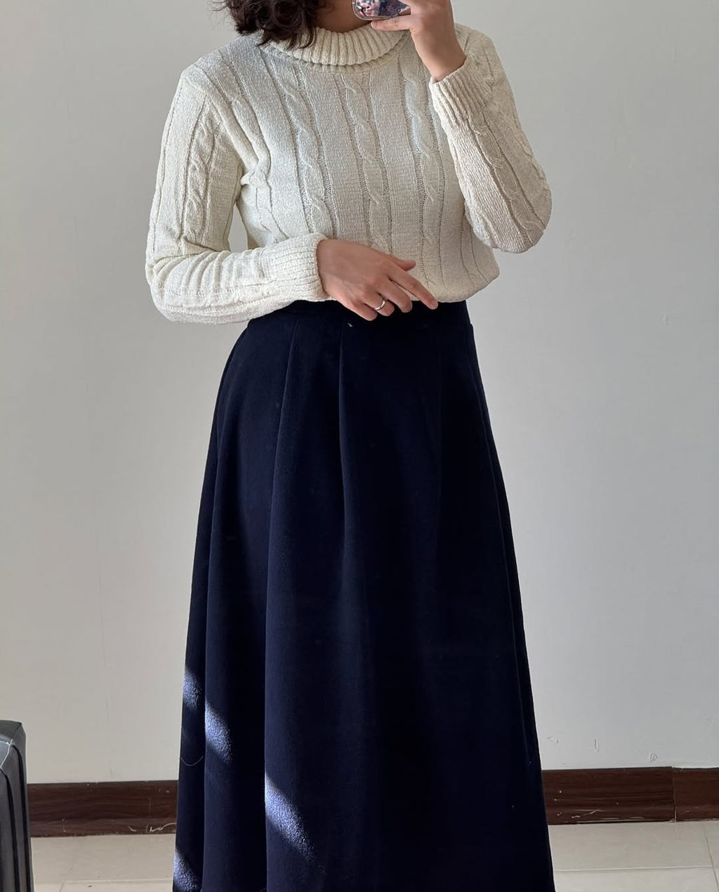 تنورة كشمير بثنيات أنيقة