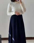 تنورة كشمير بثنيات أنيقة