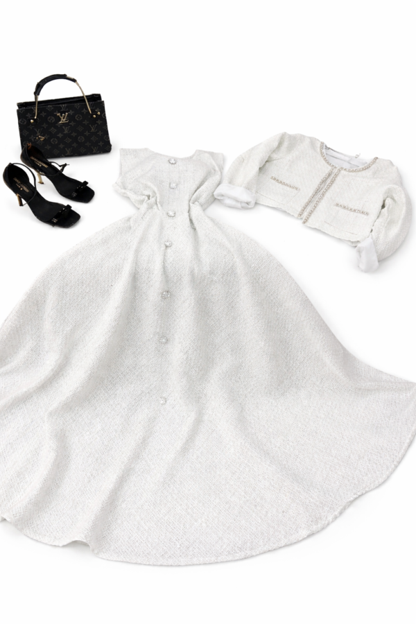 طقم نسائي فاخر قطعتين  بتفاصيل لامعة – إطلالة ملكية محتشمة