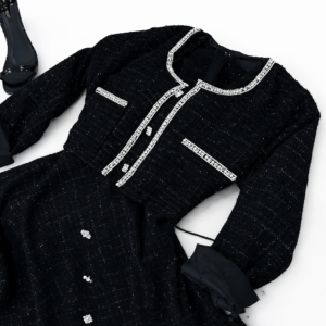 ChatGPT-Image-23-janv.-2026-16_47_38 طقم نسائي فاخر قطعتين بتفاصيل لامعة – إطلالة ملكية محتشمة