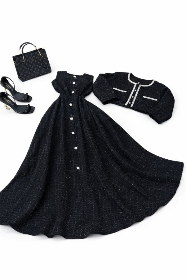 طقم نسائي فاخر قطعتين  بتفاصيل لامعة – إطلالة ملكية محتشمة