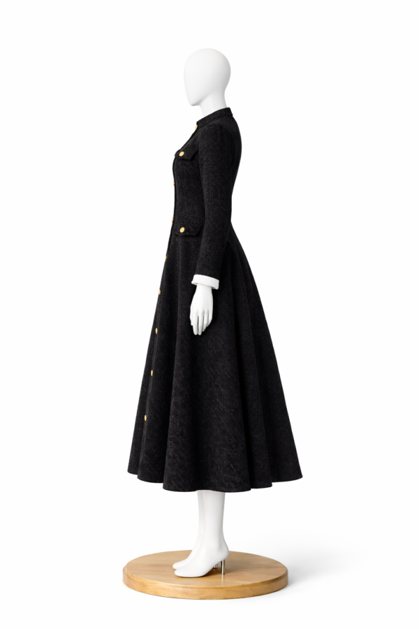 فستان تويد كلاسيك فاخر – تصميم أنيق بأزرار ذهبية