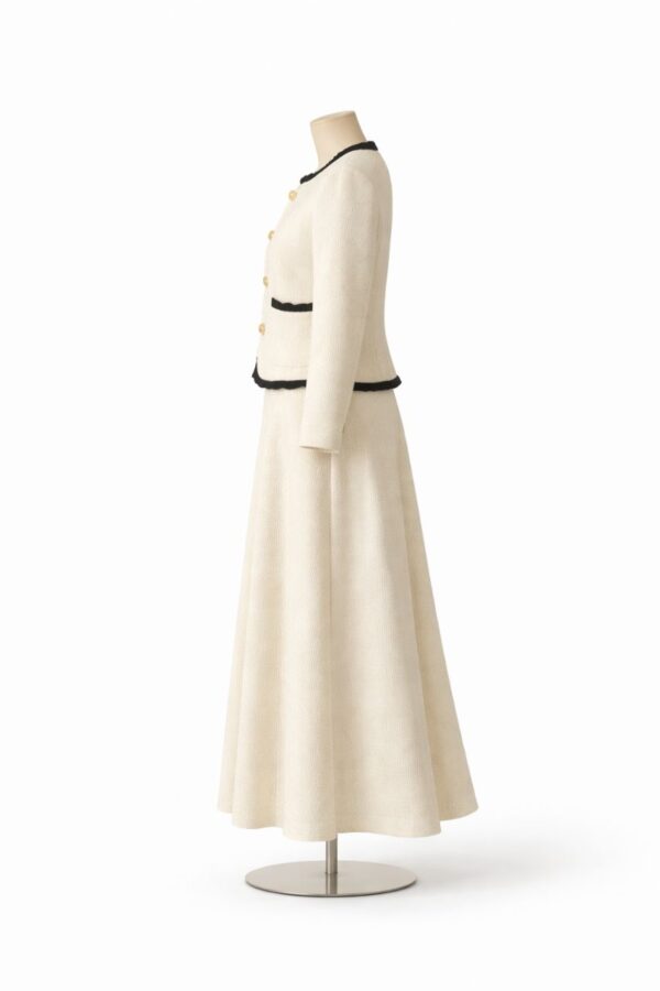 طقم فاخر (جاكيت بتفاصيل فريلات + تنورة ميدي)